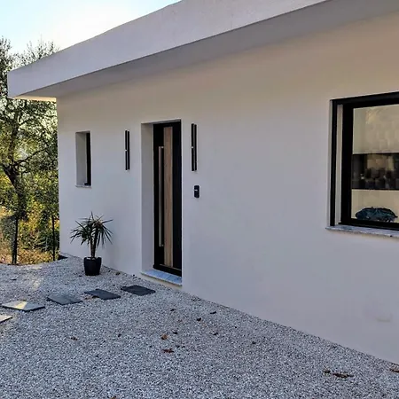 شقة Olive Grove Retreat *